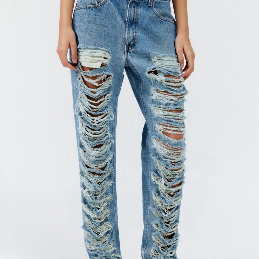 Distressed Levi Renewal Jeans! never worn! Size medium